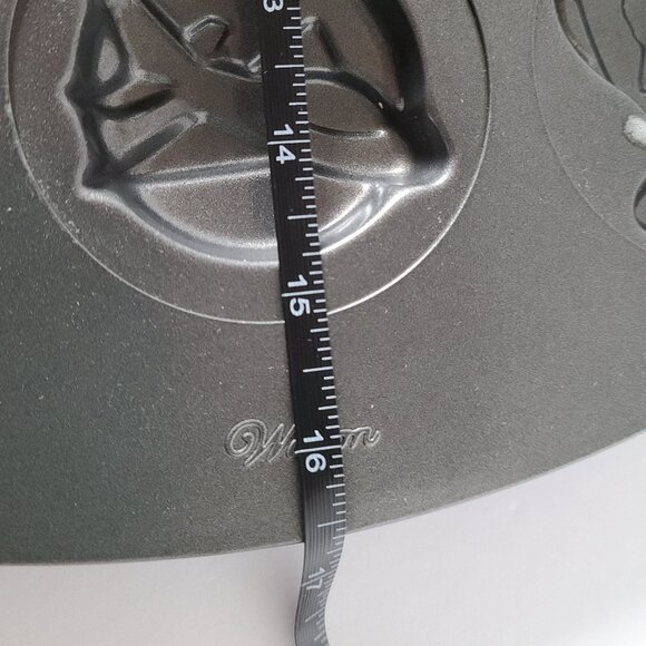 WILTON ULTRA BAKE 3--- 12 -CAVITY NON-STICK COOKIE PAN -BOY THEME - Picture 4 of 6